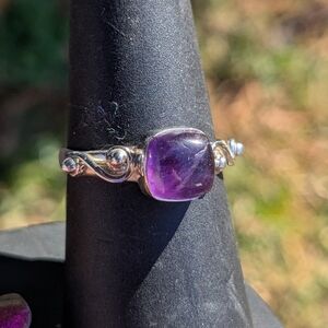 Elegant Silver and Amethyst Gemstone Ring Size 7